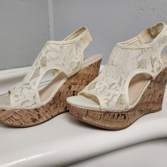 Women's Lace Wedges - Picture 2 of 7